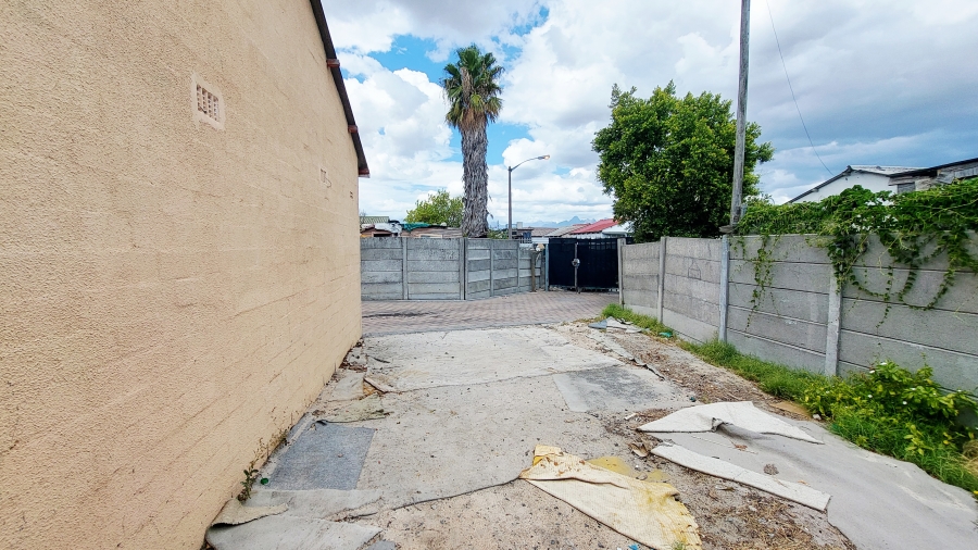 4 Bedroom Property for Sale in Palm Park Western Cape